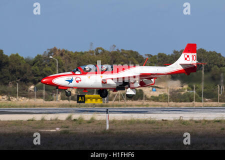 Polnische Luftwaffe PZL-Mielec TS-11 Iskra ankommen für die Airshow am kommenden Wochenende. Stockfoto