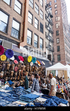 New York City, NY NYC Manhattan, Chelsea, Chelsea Flea Market, Wochenmarkt, Shopping Shopper Shopper Shopper Shop Shops Märkte Marktplatz Kauf Verkauf, Retai Stockfoto