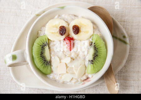 Eule Brei Frühstück, Spaß Weihnachten Essen Kunst für Kinder Stockfoto