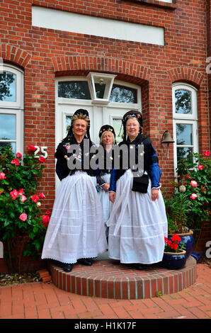 Frauen, Tracht, Trachtentanzgruppe, Nordseeinsel Pellworm, Schleswig-Holstein, Deutschland Stockfoto