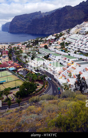 Touristenburgen in Puerto de Santiago, Los Gigantes, Teneriffa, Spanien Stockfoto