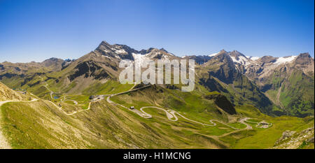 Blick auf Großglockner High Alpine Road, Österreich. Reihe von Gipfeln und Highland Serpentinen Stockfoto