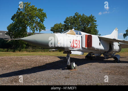 Eine Mikojan - Gurewitsch MiG - 23ML "Flogger" Abfangjäger auf dem Display an der Newark Air Museum, Nottinghamshire, England. Stockfoto