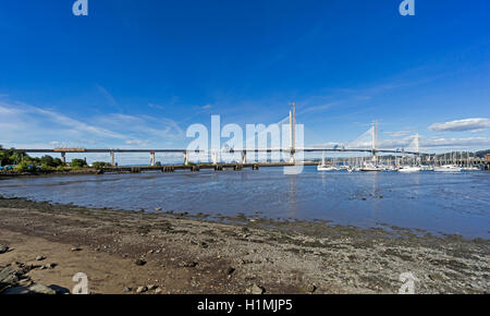 die Queensferry Crossing Straßenbrücke aus Süden, North Queensferry Zentralschottland von Port Edgar betrachtet Stockfoto