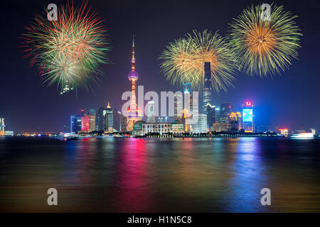 Feuerwerk in Shanghai, China feiern Nationalfeiertag der Volksrepublik China. Stockfoto