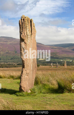 Isle of Arran, Schottland. Malerische Aussicht auf Machrie Moor Stein Kreis Gruppe 3, von denen nur ein stehender Stein bleibt. Stockfoto