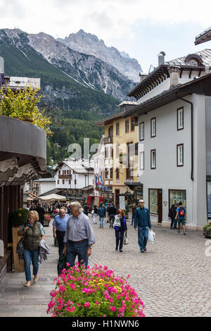 Ein Spaziergang in Cortina, Italien Stockfoto