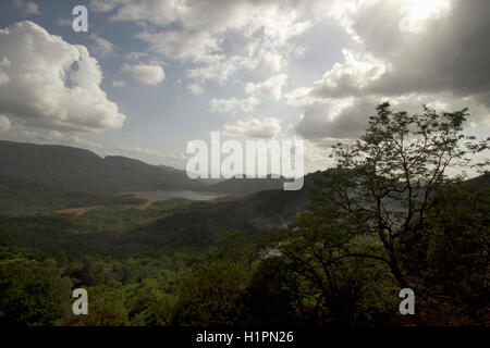 Anjune Stausee und die umliegenden Wälder, mhadei Wildlife Sanctuary, sattari, Goa, Indien Stockfoto