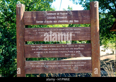 Panel der Sicherheitsempfehlung für Wanderer besuchen das Colorado Provencal bei Rustrel im Süden von Frankreich Stockfoto