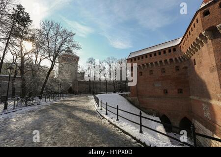 Winter-Blick auf das Tor von Florian in Krakau / Polen Stockfoto