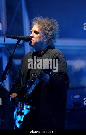 Bestival, Newport, Isle of Wight, 10. September 2016, UK, Robert Smith mit The Cure auf der Bühne Bestival durchführen Stockfoto