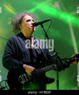 Bestival, Newport, Isle of Wight, 10. September 2016, UK, Robert Smith mit The Cure auf der Bühne Bestival durchführen Stockfoto