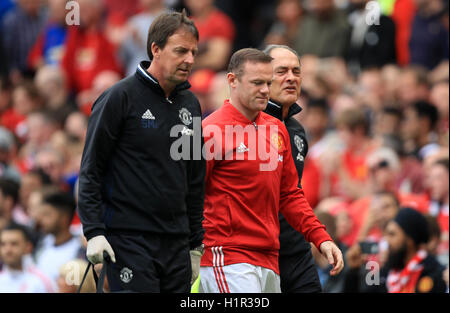 Manchester Uniteds Wayne Rooney geht Weg zur Halbzeit in der Premier-League-Spiel im Old Trafford, Manchester. Stockfoto