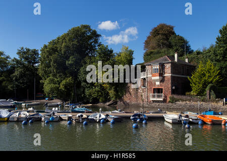 Das Dorf von Stoke Gabriel befindet sich in einer der unberührtesten Gegenden der South Devon. Es befindet sich am Ufer eines kleinen Baches Stockfoto