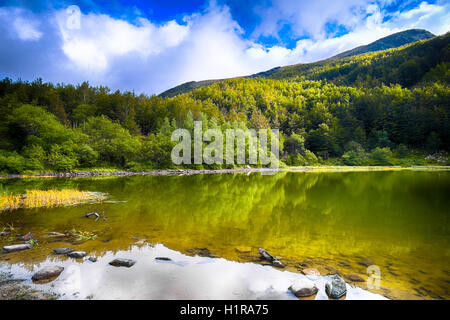 Blick auf "die hundert Seen Park" in den Bergen von Parma, Italien Stockfoto