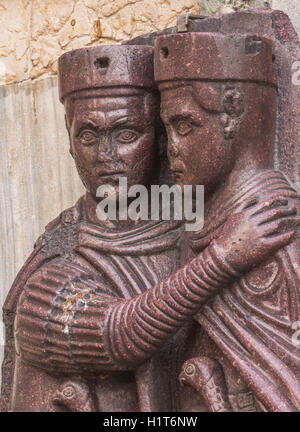 Venedig, Provinz Venedig, Veneto Region, Italien.  Detail der Skulptur Porphyr Gruppe außerhalb St. Markus Basilika Stockfoto