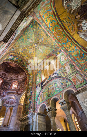 Ravenna, Provinz Ravenna, Italien.  Mosaiken in der Basilika San Vitale. Stockfoto