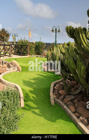 Minigolf an einem schönen Sommertag Stockfoto