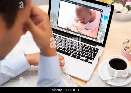 Detektiv Spionage Client Frau findet heraus, dass sie ihn betrügt Stockfoto