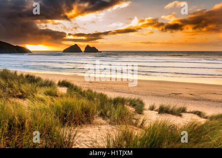 Sonnenuntergang über Holywell Bay Strand Cornwall England UK Stockfoto