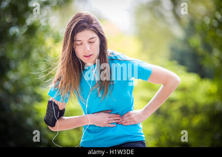 Frau einen Stich leidet. Stockfoto