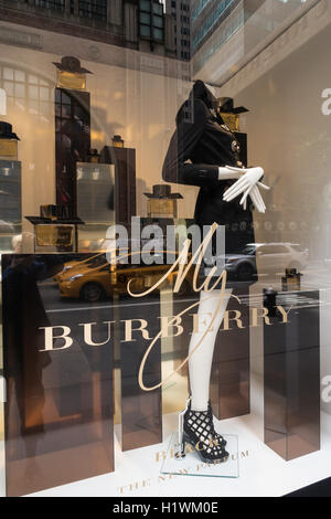 Burberry Store-Fenster, East 57th Street, NYC Stockfoto