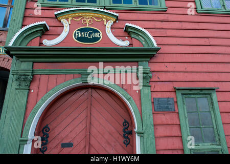 Norwegen, Bergen. Bryggen, historische Hafengebiet. Detail des Finnegarden (Finne Gaard) Stockfoto