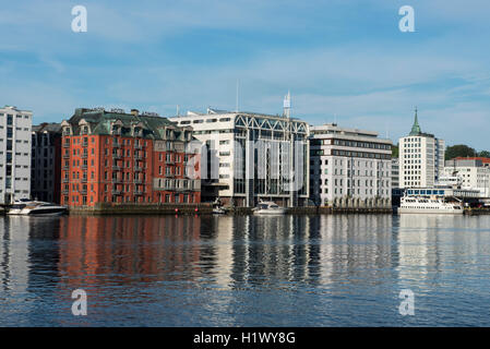 Norwegen, Bergen, UNESCO Weltkulturerbe-Stadt. Uferpromenade und Hafen-Bereich. Clarion Hotel Admiral (braunen Gebäude). Stockfoto