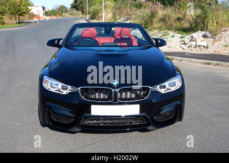 Black F83 2016 BMW M4 Cabrio 2 türige Hochleistungs-Sportwagen Stockfoto