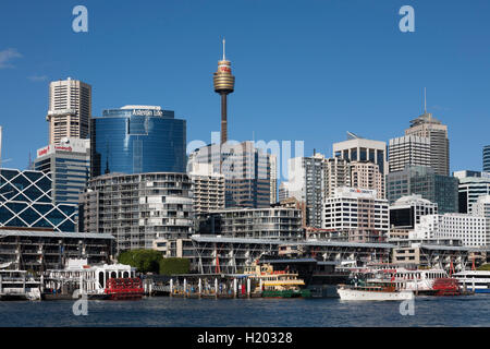 Westseite von Sydney CBD und Turm mit Darling Harbour auf einen sonnigen Nachmittag Sydney NSW Australien Stockfoto