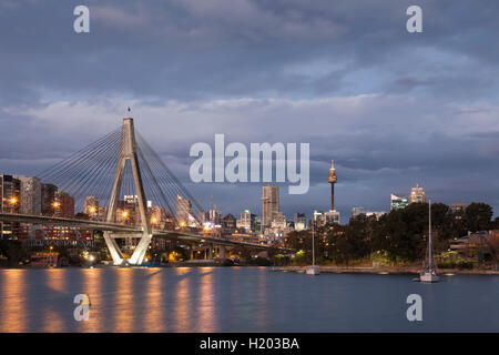 Sonnenuntergang auf dem ANZAC Bridge Pyrmont Sydney New South Wales Australien Stockfoto