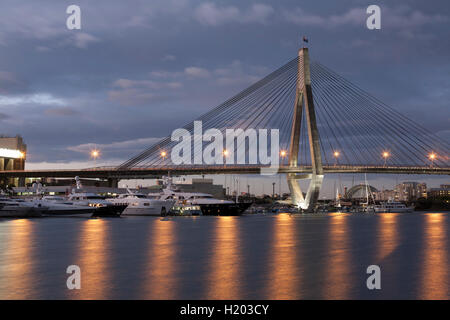 Sonnenuntergang auf dem ANZAC Bridge Pyrmont Sydney New South Wales Australien Stockfoto