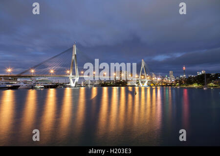 Sonnenuntergang auf dem ANZAC Bridge Pyrmont Sydney New South Wales Australien Stockfoto