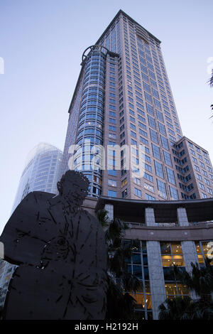 Künstlers Simeon Nelson schuf die "heroische" Statue des ehemaligen Labor Premierminister Ben Chifley Sydney New South Wales Australia Stockfoto