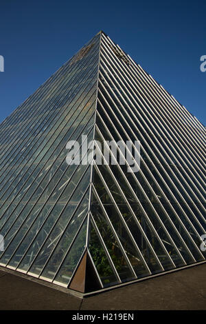 Pyramide-Glashaus, Abschnitt Tropenpflanze Royal Botanical Gardens Sydney Australia untergebracht Stockfoto