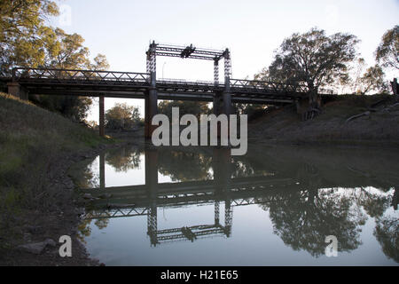Historische Hubbrücke über den Darling River bei Wilcannia NSW Australia Stockfoto