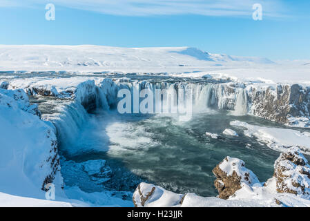 Goðafoss Wasserfall im Winter mit Schnee und Eis, nordwestlichen Region, Island Stockfoto
