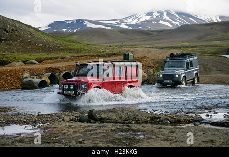 Autos ford Überfahrt, Gygjarfoss, Hochland, Island Stockfoto