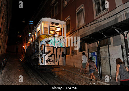 Ascensor da Gloria, Standseilbahn, Calaca da Gloria, im Bairro Alto, Baixa Bezirk, Lisboa, Lissabon, Portugal Stockfoto