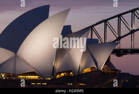 Sonnenuntergang über der Sydney Opera House Sydney NSW Australia Stockfoto