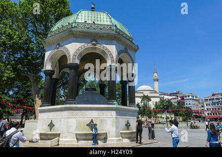 Istanbul, deutsche Brunnen oder Alman Çeşmesi in Sultan Ahmed Park. Mehr als 32 Millionen Touristen besuchen jedes Jahr, Türkei. Stockfoto