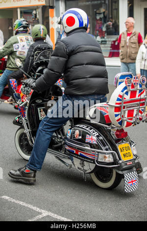 Clitheroe, UK. 24. Sep, 2016. Mods, Roller-Enthusiasten und Festivalbesucher im Stil bei den alljährlich stattfindenden "Mod Weekender" zu gelangen. Bildnachweis: Matthew Fleming/Alamy Live-Nachrichten Stockfoto