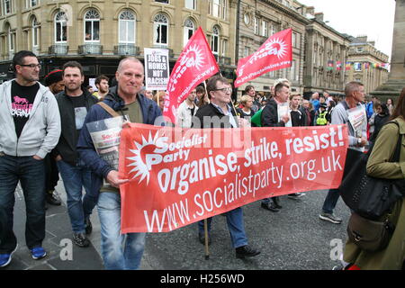 Newcastle Upon Tyne, UK Septermber 24., 2016. EDL und pro Einwanderung/anti-Rassismus-Aktivisten gleichzeitig im Stadtzentrum von Newcastle zu halten. David Whinham/Alamy Live-Nachrichten Stockfoto