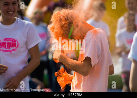 Hull, Großbritannien. 25. September 2016. Dove house Colour run, Kredit: Matthew appleyard/alamy leben Nachrichten Stockfoto