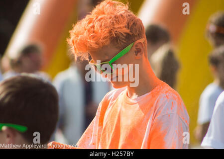 Hull, Großbritannien. 25. September 2016. Dove house Colour run, Kredit: Matthew appleyard/alamy leben Nachrichten Stockfoto