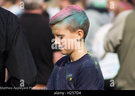 Hull, Großbritannien. 25. September 2016. Dove house Colour run, Kredit: Matthew appleyard/alamy leben Nachrichten Stockfoto