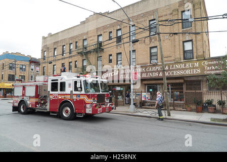 Ridgewood, USA, 24. Sept., NYFD angekommen, Ridgewood, New York, USA © Maximilian Benner/Alamy Live News Stockfoto