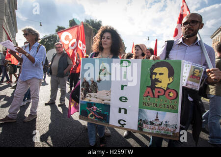 Rom, Italien. 24. September 2016. Kurden leben in Italien März schreien "Terrorist Erdogan", um gegen das Massaker an den Kurden und die türkische Regierung zu protestieren.       Lokalen Caption *** Rom, Italien. 24. September 2016. Kurden leben in Italien März "Terrorist Erdogan", rief zum protest gegen das Massaker des kurdischen Volkes und die türkische Regierung, im Bild einer Moment Manifestation Stockfoto