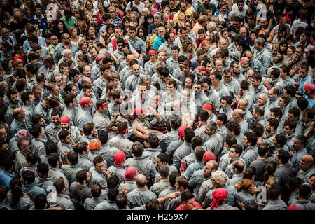 Barcelona, Spanien. 24. September 2016: "Castellers de Sants" organisieren eine menschliche Turm in Barcelona Stadturlaub "La Merce" Credit: Matthi/Alamy Live-Nachrichten Stockfoto