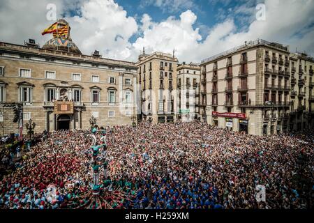 Barcelona, Spanien. 24. September 2016: "Castellers De La Sagrada Familia" in Barcelona Stadturlaub "La Merce" Credit einen menschlichen Turm bauen: Matthi/Alamy Live-Nachrichten Stockfoto